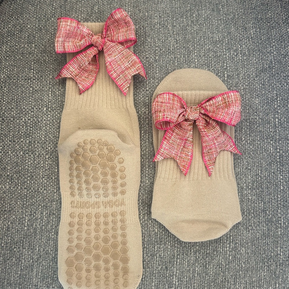 Beige pilates Socks with Pink Plaid Bows